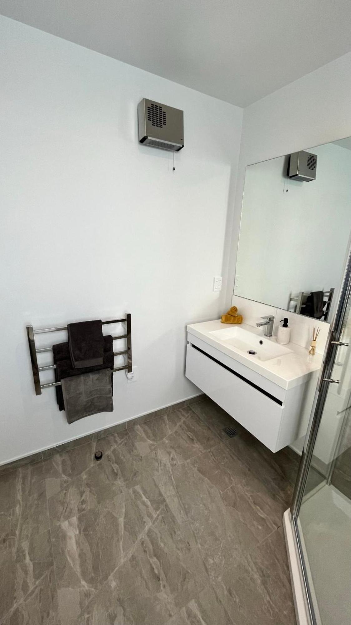 Luxury 2 Bedroom By St James Park 크라이스트처치 외부 사진